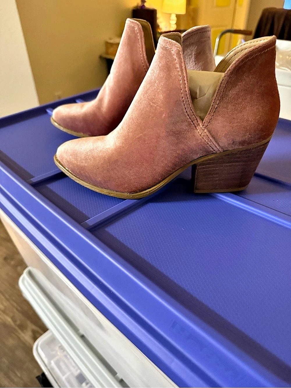 Steve Madden Adelphv Velvet Bootie Pink Ankle Booties